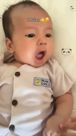 Newborn vs 1 month