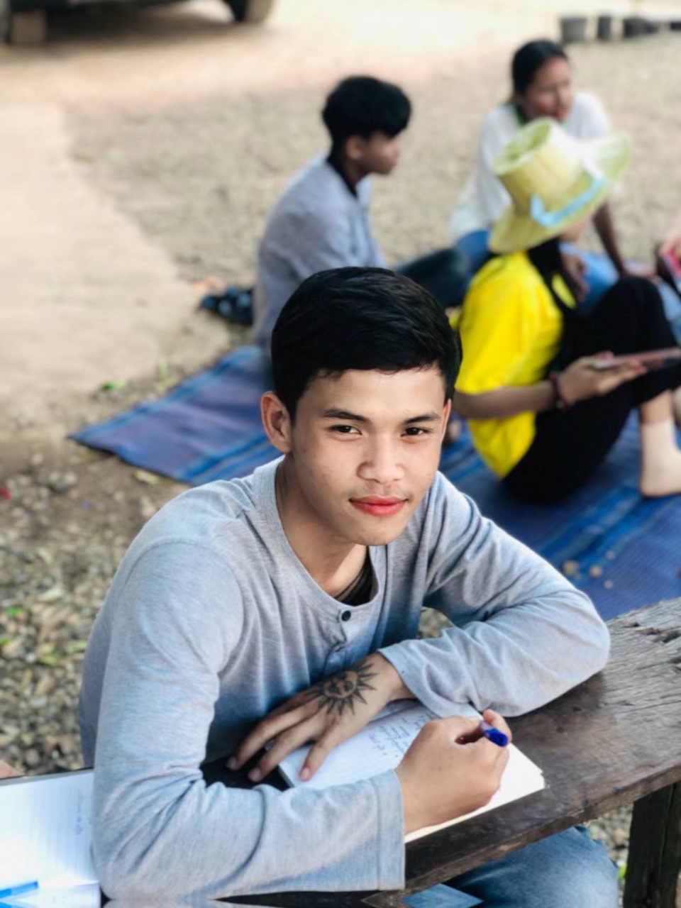 ត្រឹម​ជាអ្នកធ្វេីការអោយគេ🥹🥺