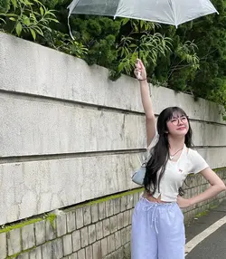 2 pics 16081636