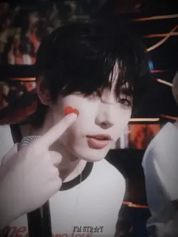 happy bday sunghoon!