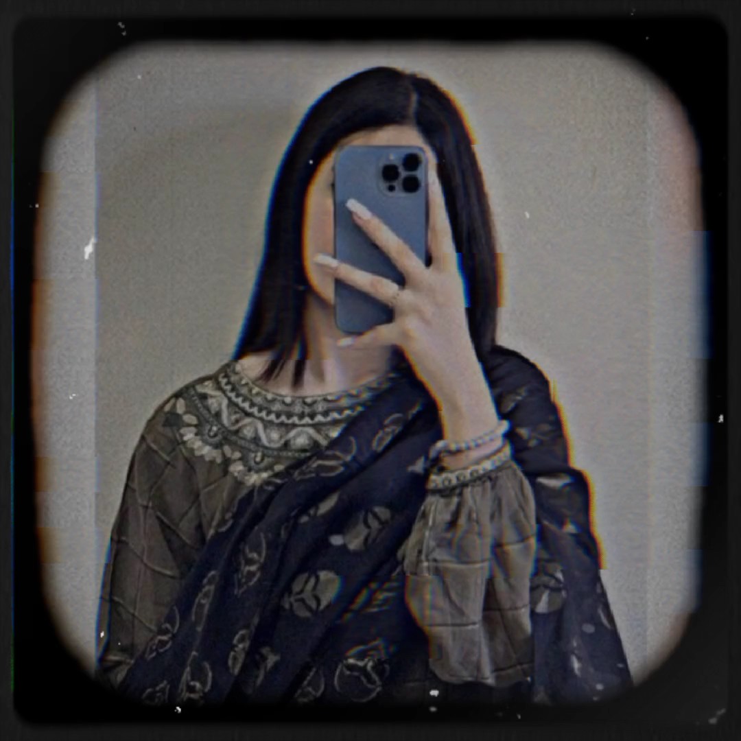 তোমার ছায়া থেকে সরে 