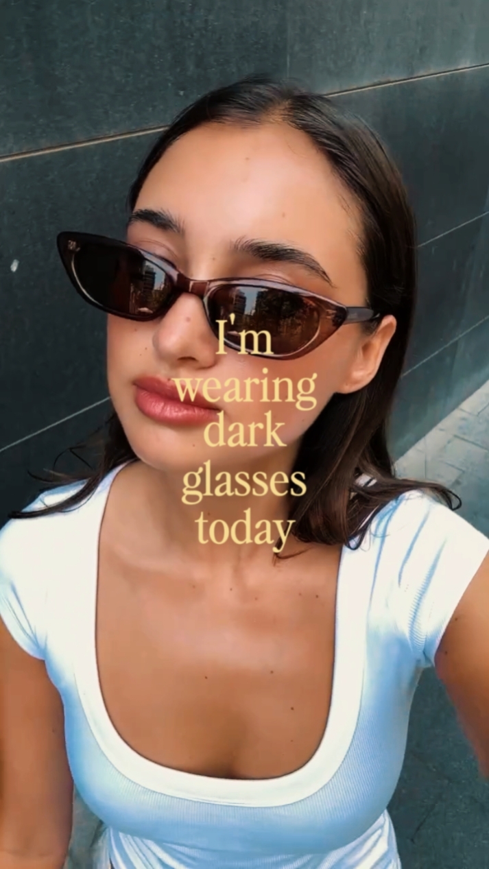 porter des lunettes noires