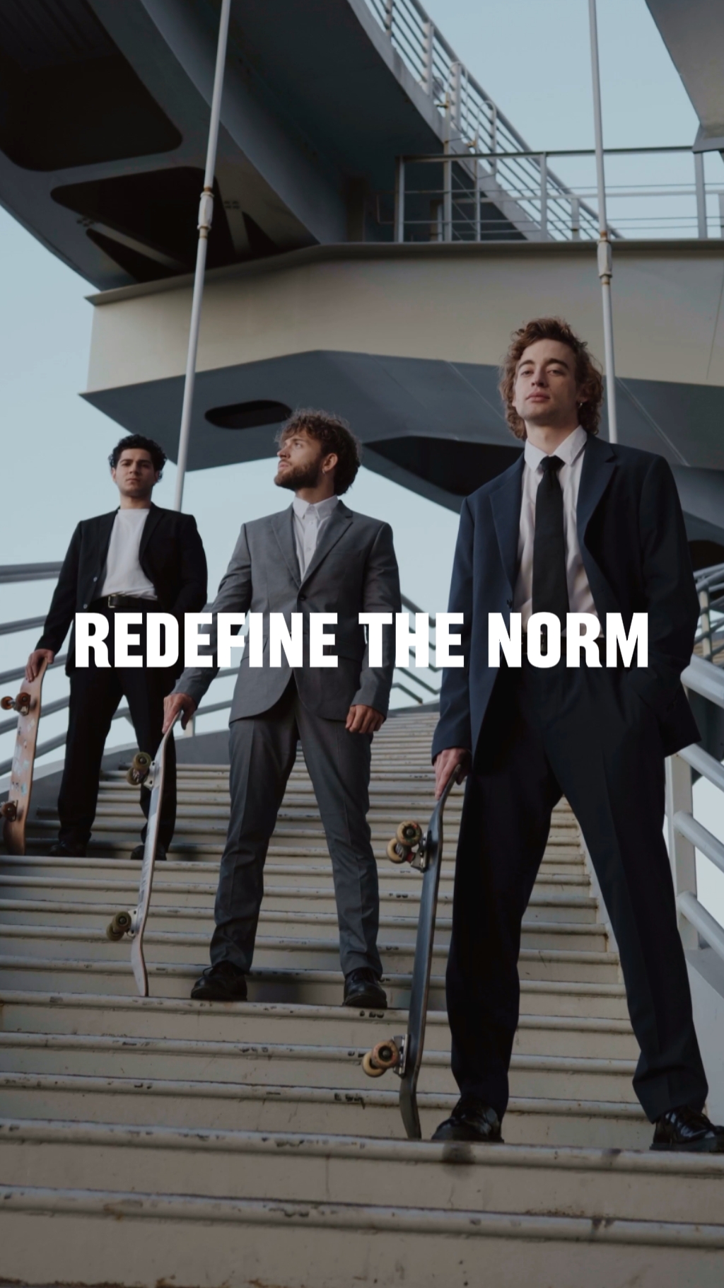 Modèle de promotion de vêtements créatifs forts