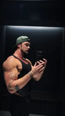 MUSCLE POSE