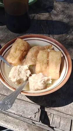 Makan bakso di bromo