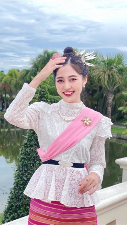 ชุดไทย (thailändisches Kleid)