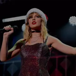 merry swiftmas! 🎄💋