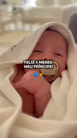 Feliz 4 meses filho