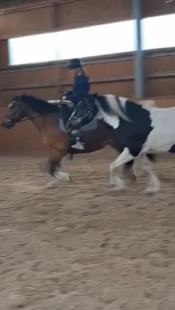She moves slowmo<3