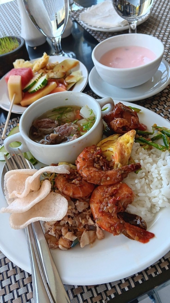 sarapan di hotel