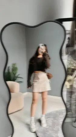 mirror selfie