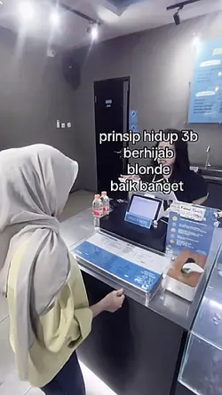 brhijab, blonde