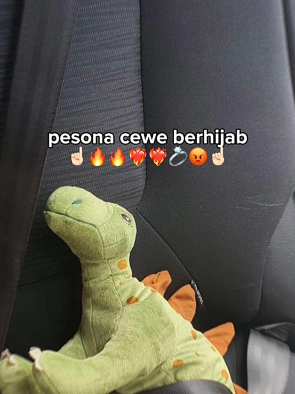 PESONA CEWE BERHIJAB