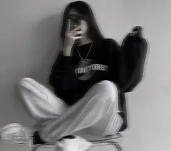 黒系統の画像がめちゃエモい。