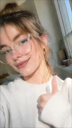 Rotate & Reveal: Soft Gaze Selfie