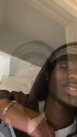 🧑🏾🦱