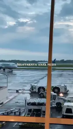 Selayaknya anak muda