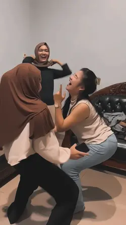 TIA MONICA