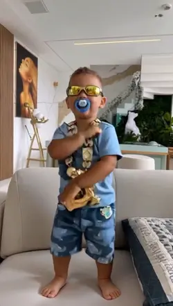 BEBÊ DANÇANDO