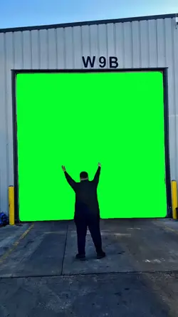 HANGAR GREENSCREEN