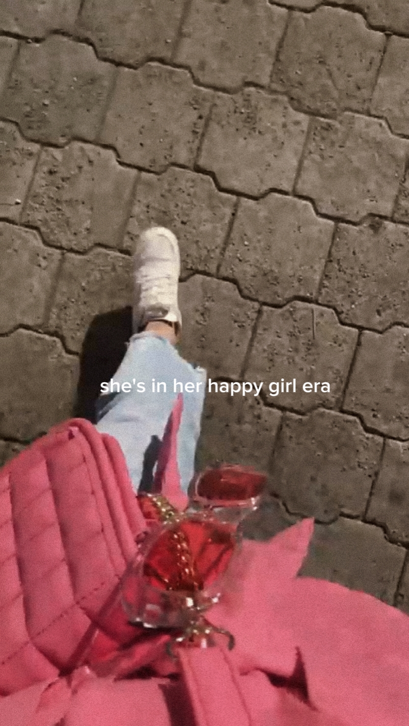 elle est heureuse