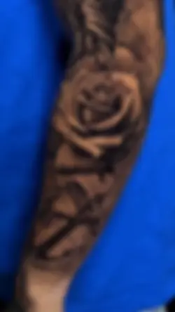 Tattoo Leão e rosa