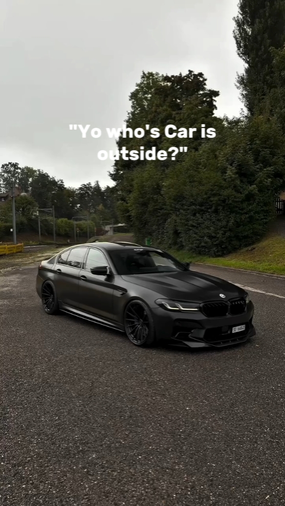 ¿QUIÉN ES EL COCHE AFUERA?