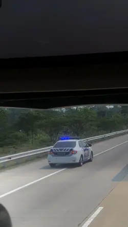 Di kawal polisi 