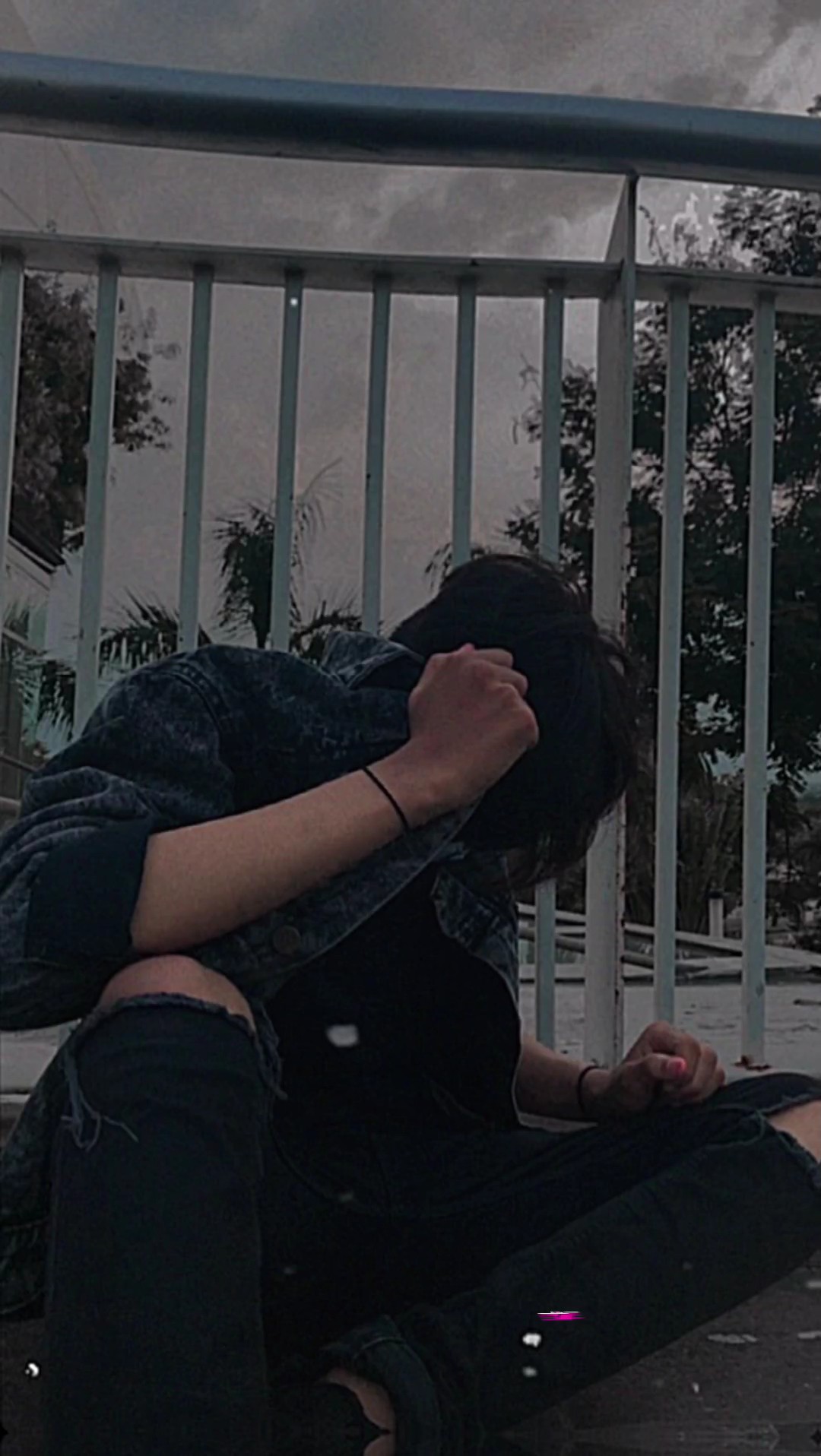 ဆွဲးထားရတဲ့အချစ်