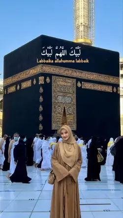 di hadapan Ka'bah