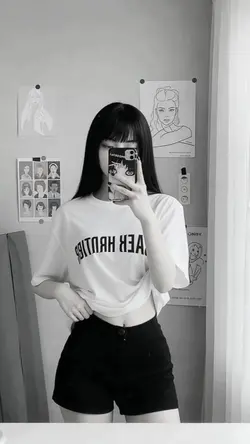 Pewne siebie mirror‑selfie