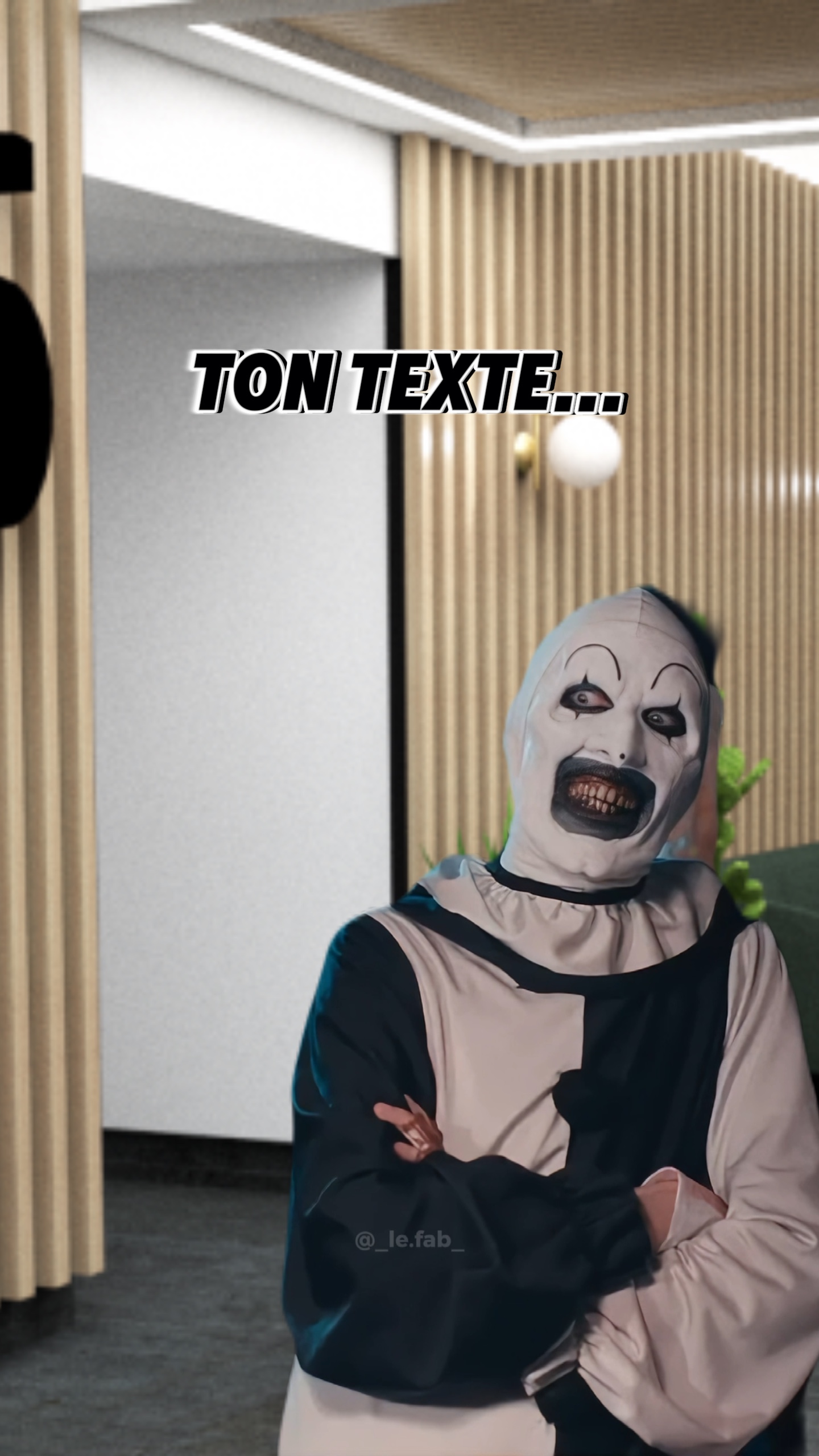 Gruseliger Clown wartet