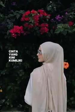 aku pun tersenyum