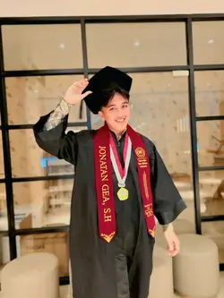 wisuda estetik