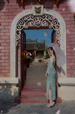 Nhạc Tiểu Hàn 4 ảnh