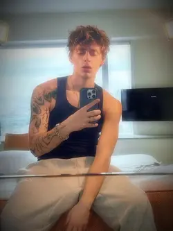 Neon Message Photo Reveal