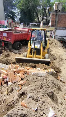 Máquinas y camiones