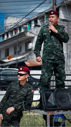 ทหาร 