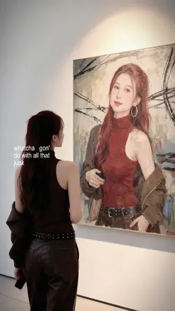 Đứng trước tranh