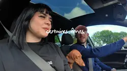 les mains tremblante