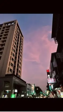 我的眼睛為你下著雨 而心卻為你打傘