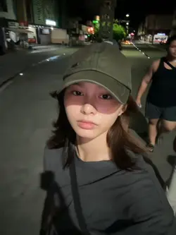 white tee