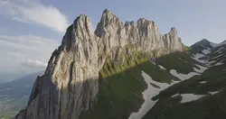 tiga hal