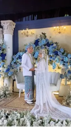 Wedding pose