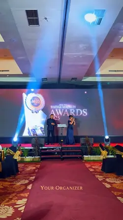 Awarding Moment 