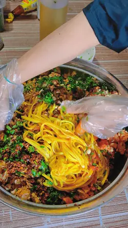 ยำหมี่เหลือง