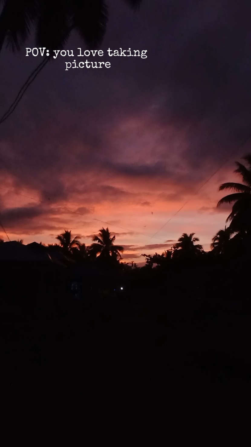 TOMANDO UNA FOTO AL ATARDECER 