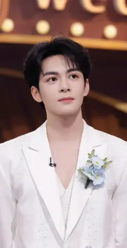 我自关山点酒千秋皆入喉