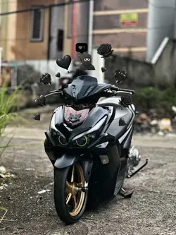 VERSI HITAM