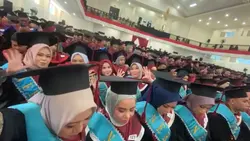tren wisuda transisi